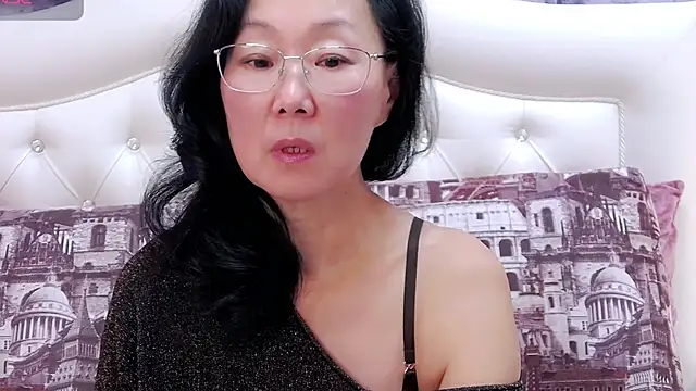 Asian legs online show from 12/21/25, 11:39