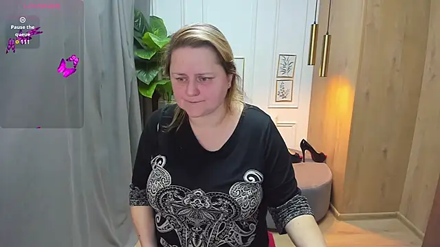 Snapshot of ScarlettSoft chatting on 12/17/24, 05:51 ScarlettSoft online show from 12/17/24, 05:51