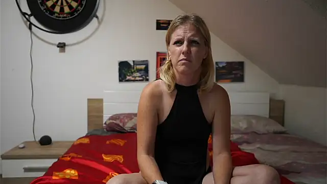 Moistdevil online show from 10/15/25, 02:50