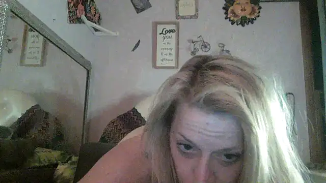 MommaCummins00 online show from 03/29/26, 08:25