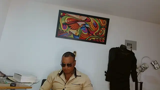 Snapshot of hardrock982 chatting on 06/19/26, 01:26 hardrock982 online show from 06/19/26, 01:26