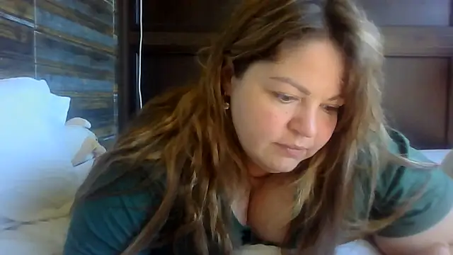Snapshot of cute__cherry chatting on 06/19/26, 06:29 cute cherry online show from 06/19/26, 06:29