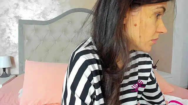 JennaMyers online show from 11/16/25, 08:25