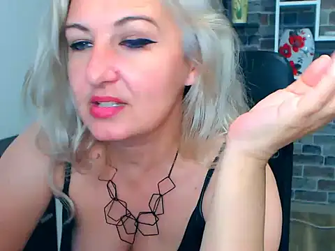 Snapshot of angel_devil_milf chatting on 01/29/25, 03:26 angel devil milf online show from 01/29/25, 03:26
