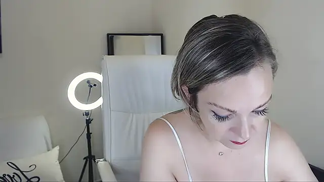 Tilly Eliot online show from 02/22/25, 02:08