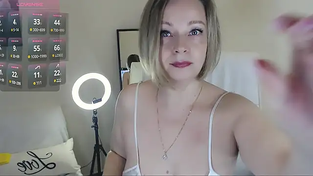 Tilly Eliot online show from 03/20/25, 02:10