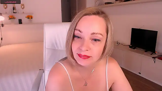 Tilly Eliot online show from 11/14/25, 07:45