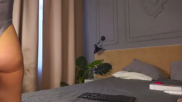 SofiaFoster  online show from 09/26/25, 06:39