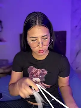 alysson 18 online show from 04/15/26, 09:15