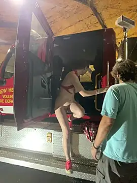 Snapshot of Charlie-N-Bubblez chatting on 12/10/24, 02:38 Charlie-N-Bubblez online show from 12/10/24, 02:38