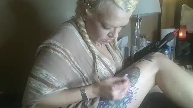 Snapshot of marilyn420 chatting on 07/18/26, 09:13 marilyn420 online show from 07/18/26, 09:13