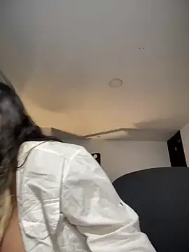 Snapshot of RsellAmb chatting on 12/07/24, 03:25 RsellAmb online show from 12/07/24, 03:25