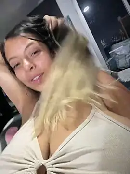 Snapshot of RsellAmb chatting on 02/01/25, 03:52 RsellAmb online show from 02/01/25, 03:52