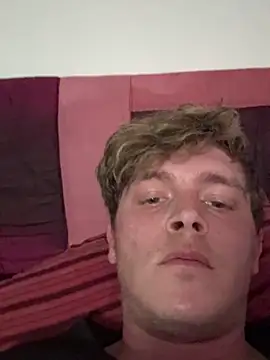 Snapshot of Andrewhootxx chatting on 03/22/25, 03:20 Andrewhootxx online show from 03/22/25, 03:20