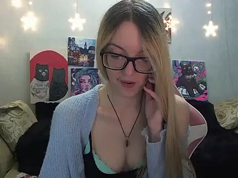 SecretSophia online show from 10/01/25, 09:32