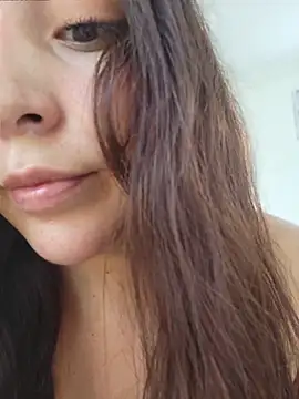 Snapshot of VickyHoult chatting on 05/17/26, 07:32 VickyHoult online show from 05/17/26, 07:32