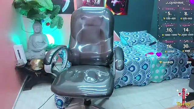 pearl weet online show from 02/16/25, 08:44