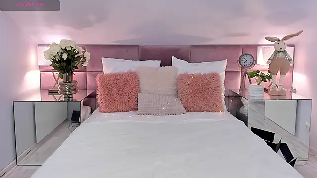 MiaMuse online show from 04/28/26, 02:27