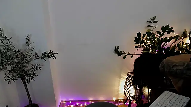 Snapshot of Xentthia chatting on 11/20/25, 03:56 Xentthia online show from 11/20/25, 03:56