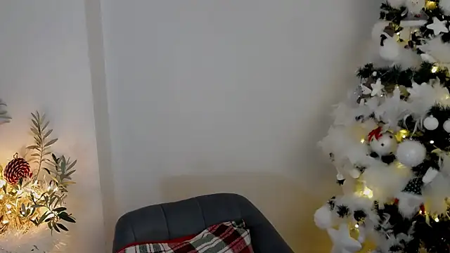 Snapshot of Xentthia chatting on 12/04/25, 02:37 Xentthia online show from 12/04/25, 02:37