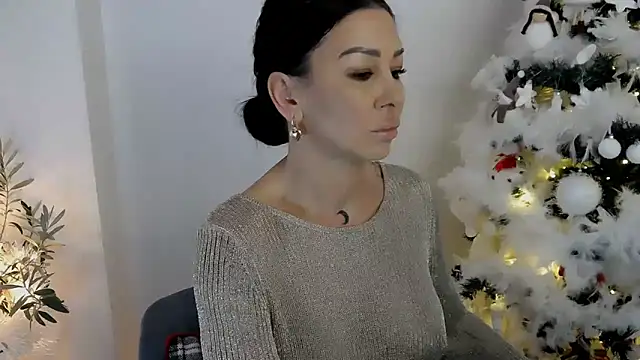 Snapshot of Xentthia chatting on 12/16/25, 02:44 Xentthia online show from 12/16/25, 02:44