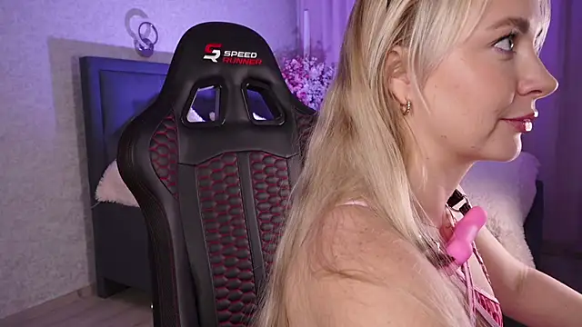 Kitty Ricky online show from 12/01/25, 09:03