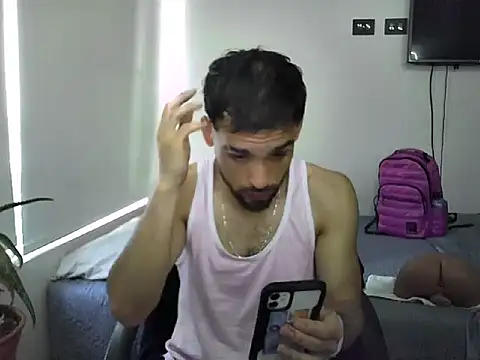 Snapshot of Emanuell__ chatting on 10/12/25, 01:43 Emanuell online show from 10/12/25, 01:43