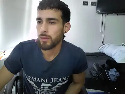 Snapshot of Emanuell__ chatting on 11/03/25, 06:42 Emanuell online show from 11/03/25, 06:42