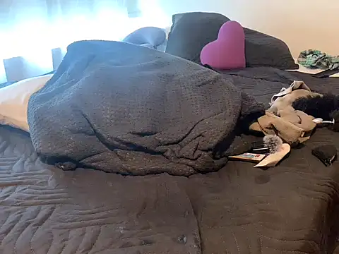 Snapshot of Emanuell__ chatting on 01/18/26, 06:44 Emanuell online show from 01/18/26, 06:44