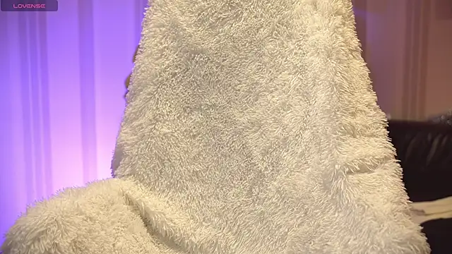 Danielle Thomas online show from 12/21/24, 06:09