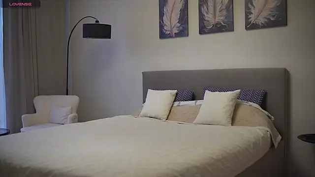 Danielle Thomas online show from 09/18/25, 09:44