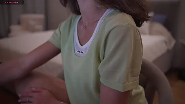 Danielle Thomas online show from 09/22/25, 06:32