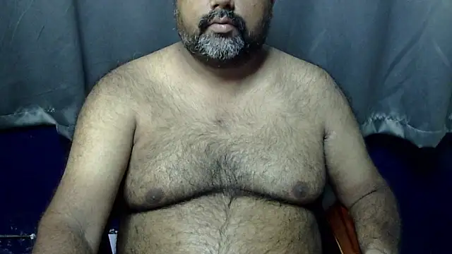 Snapshot of hairysubcub_70 chatting on 05/17/26, 06:11 hairysubcub 70 online show from 05/17/26, 06:11