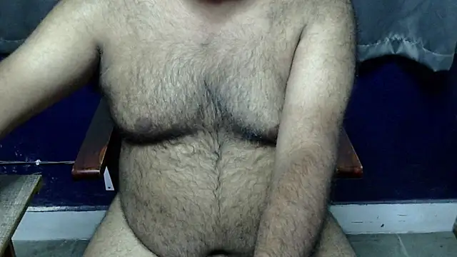 Snapshot of hairysubcub_70 chatting on 05/25/26, 04:24 hairysubcub 70 online show from 05/25/26, 04:24