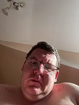 Snapshot of Tomi2244 chatting on 03/11/26, 02:34 Tomi2244 online show from 03/11/26, 02:34