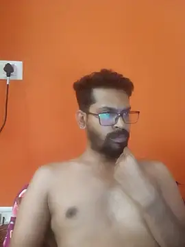 arhan3043 online show from 10/13/25, 10:37