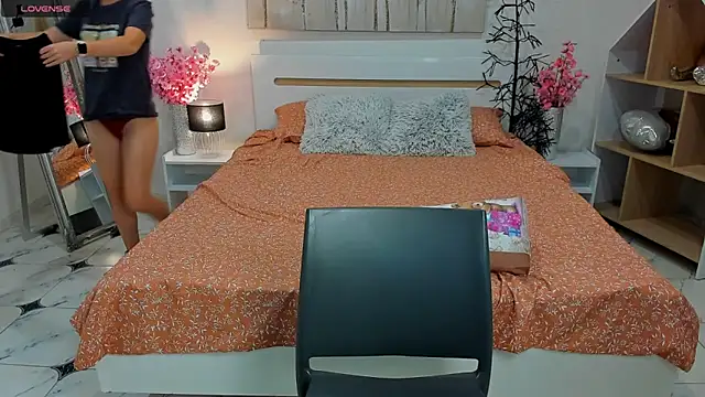 Snapshot of CharmedDoll chatting on 09/25/25, 06:17 CharmedDoll online show from 09/25/25, 06:17