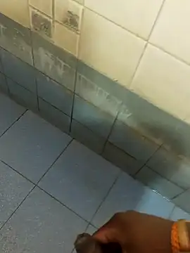 dinesh682 online show from 11/24/25, 09:14