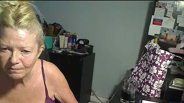 Snapshot of XTRAHORNYONE chatting on 09/10/25, 11:27 XTRAHORNYONE online show from 09/10/25, 11:27