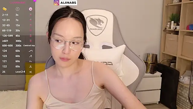 aliiiiiina online show from 01/21/25, 10:52