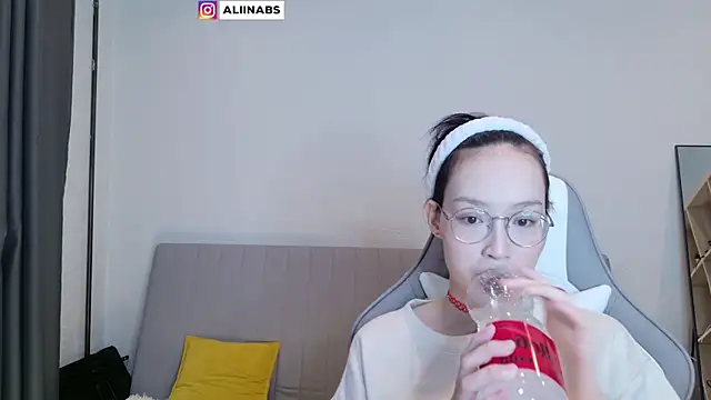 aliiiiiina online show from 02/17/25, 01:04