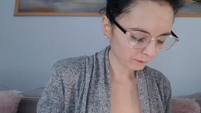 cleophee online show from 04/17/26, 05:43