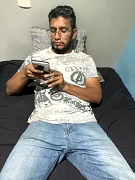 Snapshot of Darkdickhard chatting on 09/27/25, 04:17 Darkdickhard online show from 09/27/25, 04:17