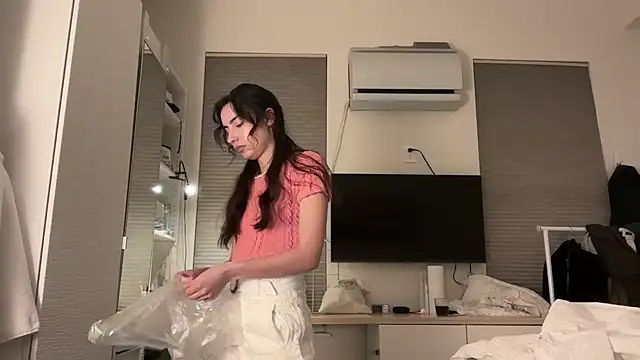 Snapshot of everybody_loves_pussy chatting on 03/08/25, 12:00 everybody loves pussy online show from 03/08/25, 12:00