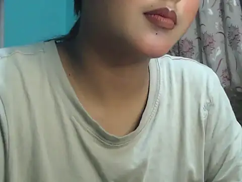 Snapshot of NancyRuvi chatting on 10/13/25, 05:35 NancyRuvi online show from 10/13/25, 05:35