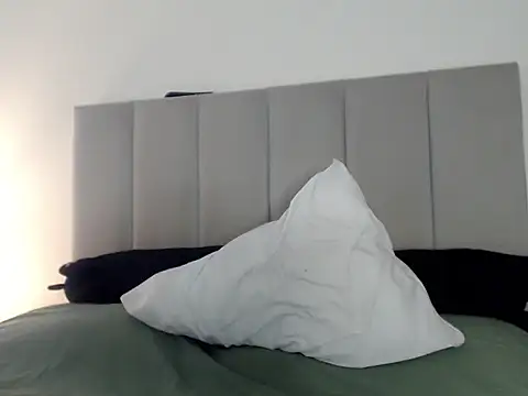 Aleska  Bell online show from 12/13/25, 10:04