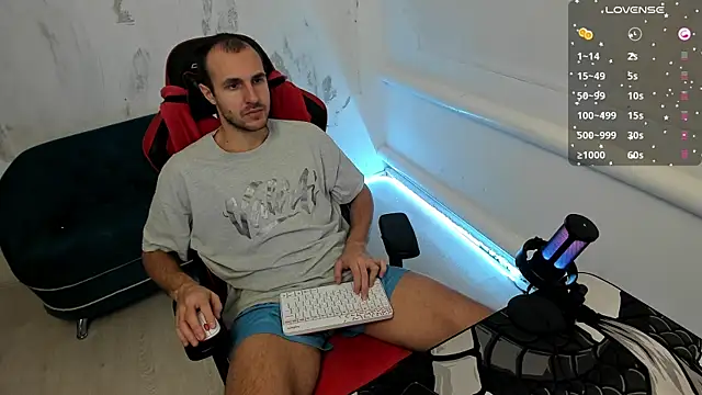 Snapshot of Raamoss chatting on 12/11/24, 08:04 Raamoss online show from 12/11/24, 08:04