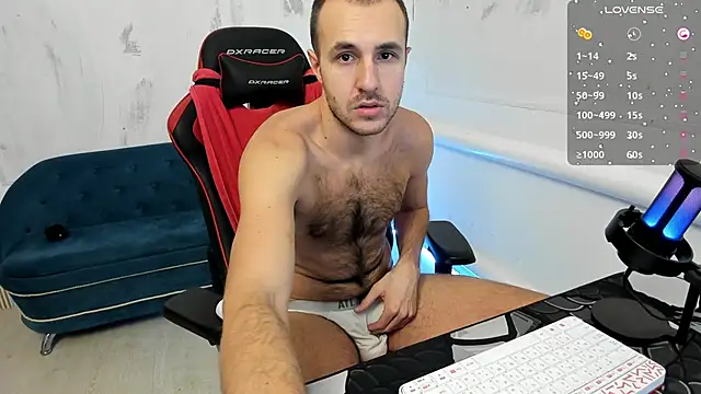 Snapshot of Raamoss chatting on 12/20/24, 05:47 Raamoss online show from 12/20/24, 05:47