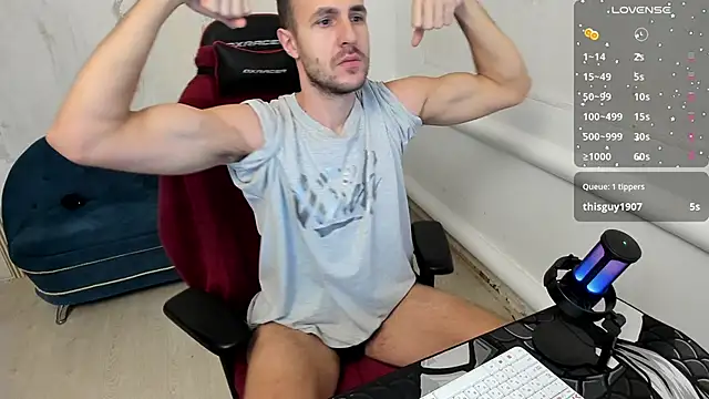 Snapshot of Raamoss chatting on 12/25/24, 04:01 Raamoss online show from 12/25/24, 04:01