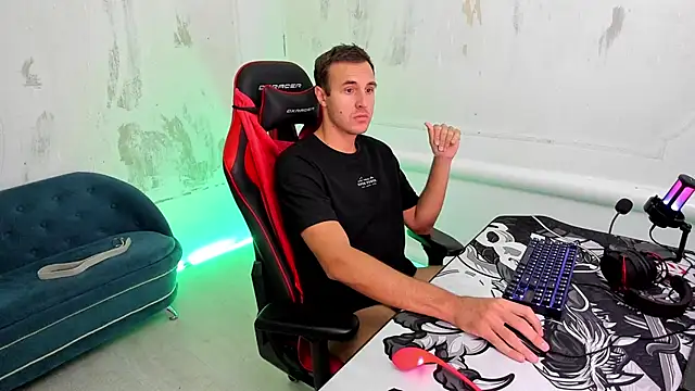 Snapshot of Raamoss chatting on 03/20/25, 11:38 Raamoss online show from 03/20/25, 11:38